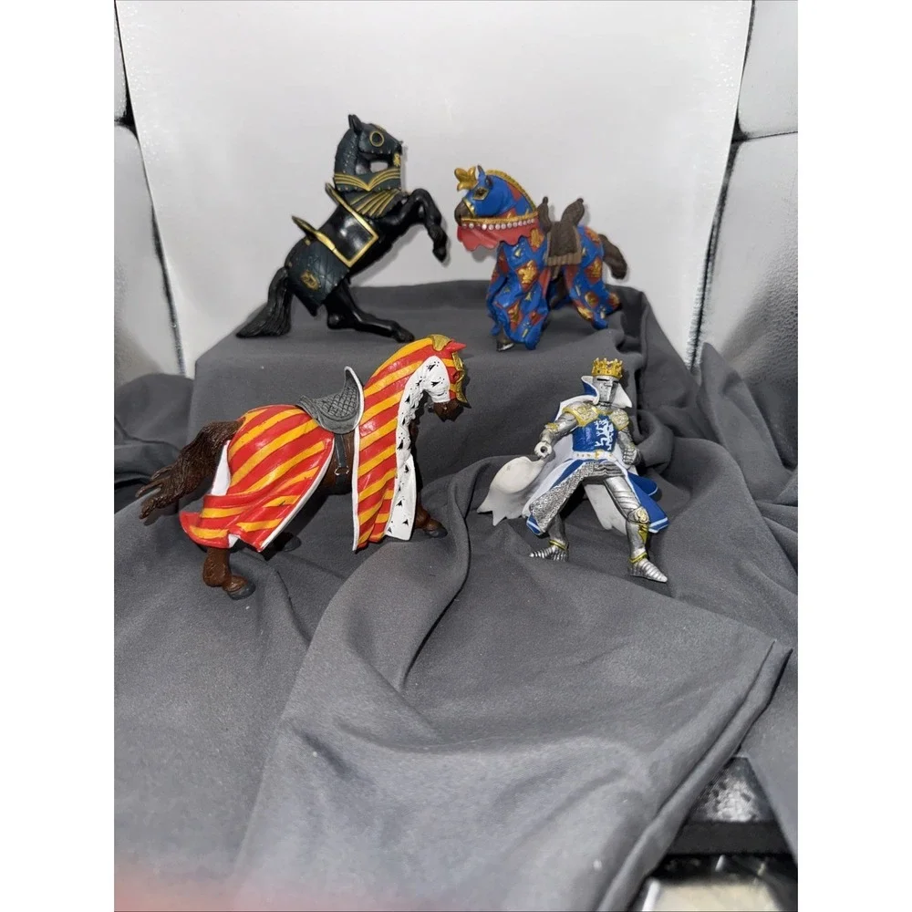 Papo Medieval Knights Musketeers 3 Horses 1 Knight 2002-2008 Pre Owned